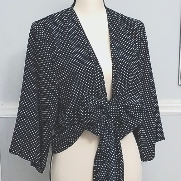 Market Star White Print Tie Front Top - Picture 2 of 10